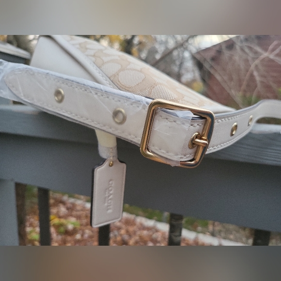 🔥SOLD🔥🆕🌺COACH🌺 Ladies Small Signature Jacquard Canvas Shoulder Bag - Picture 15 of 16